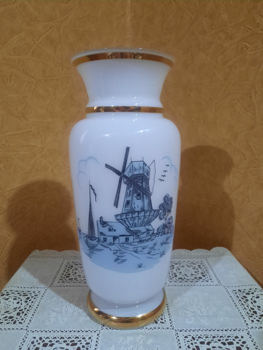 Красивая ваза "Мельница" . Богемия. Чехословакия. В идеальнейшем состо