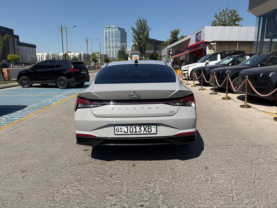 СВОЯ Hyundai Elantra 2022 2.0 Luxe