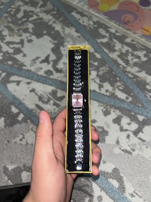 Продам женские часы