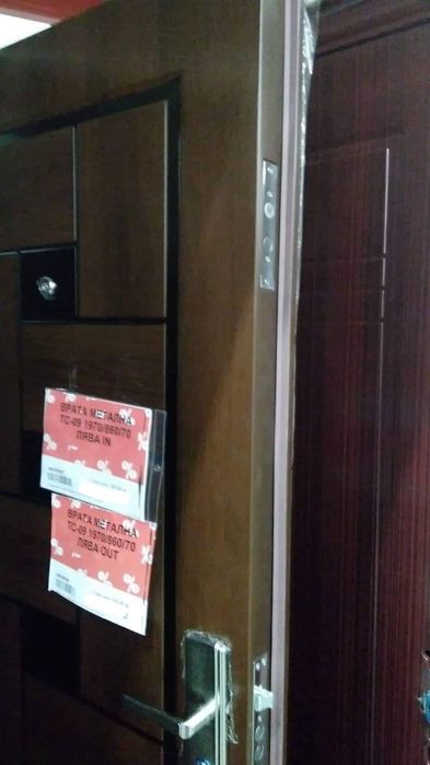 Усилена метална врата