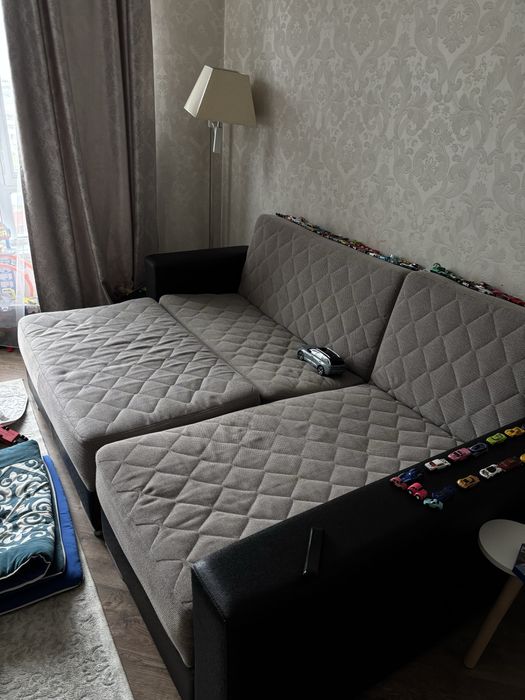 Диван раскладной большой.