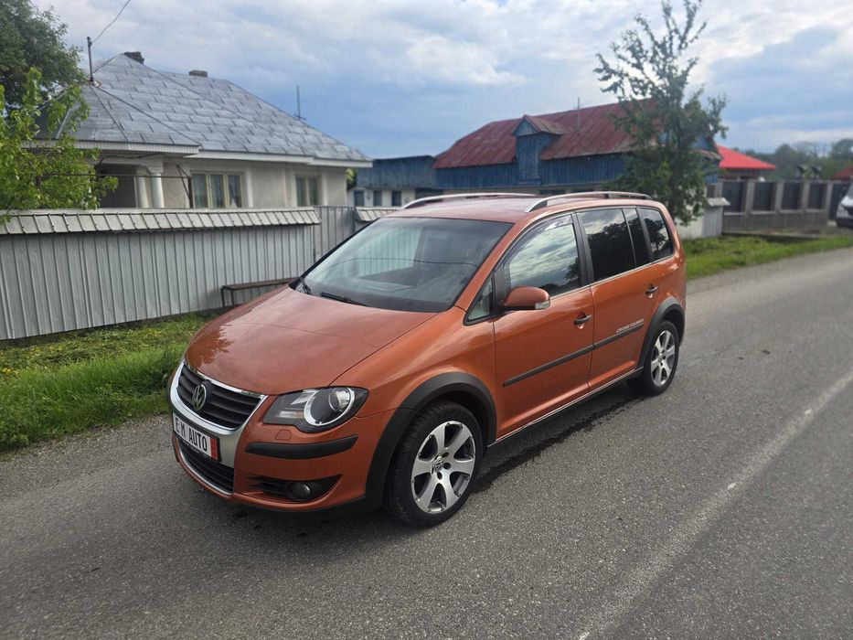 Touran Cross 1.9 Diesel,105 cai
