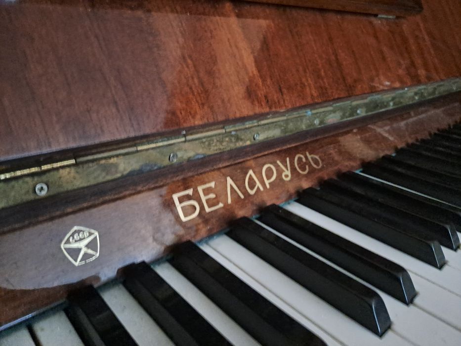 Pianina Belarus plus metronom