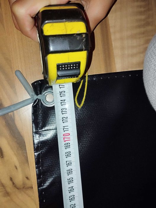 Винил за украси на черния спайдърмен.