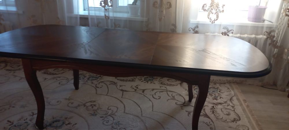 Стол гостинный