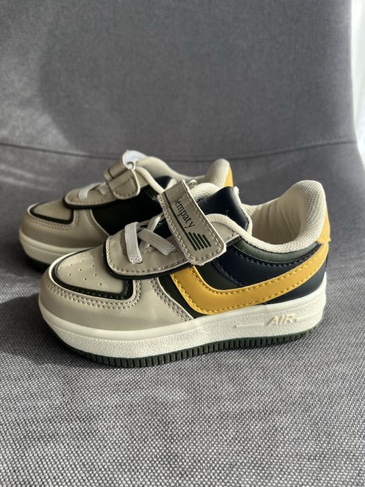 Adidasi noi marime 24