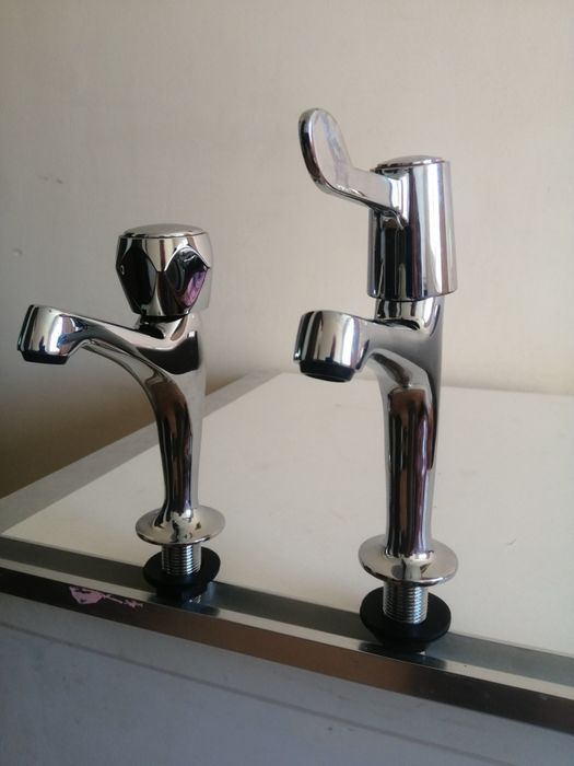 Кранчета за вода, стоящи нови.