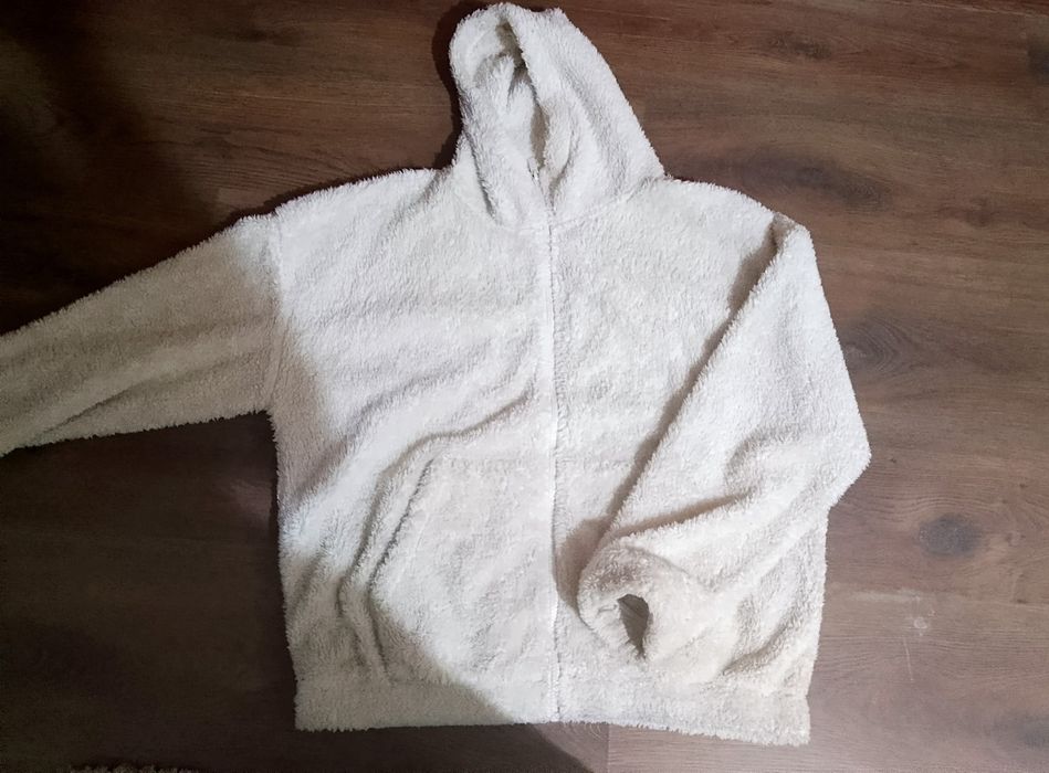 Кофта белая на замке