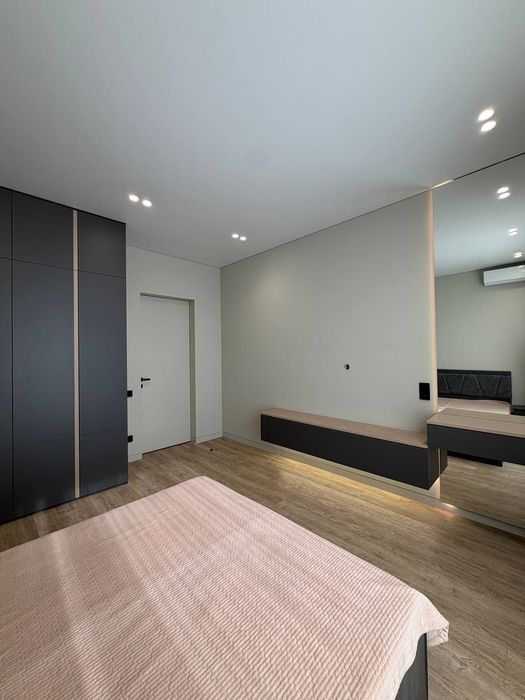 СРОЧНО! ПРОДАЁТСЯ 2/11/12 квартира в 
ЖК "NRG Oybek"
 Мирабадский райо