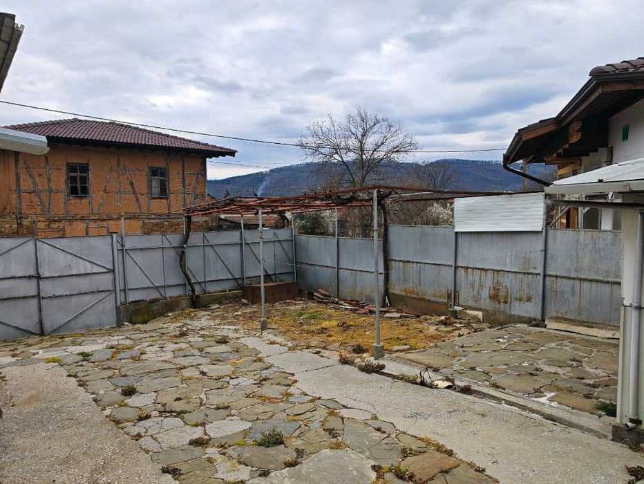 продавам къща в с.Борима, община Троян