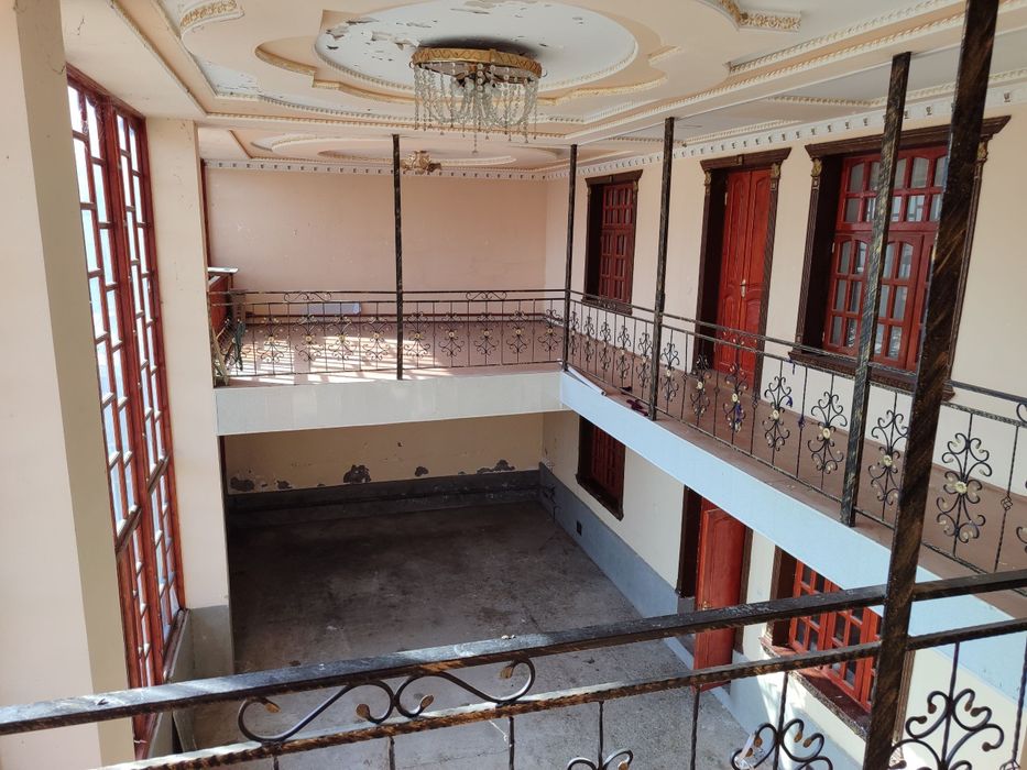 Аренда участка 10 комната под безнес Зангиота!