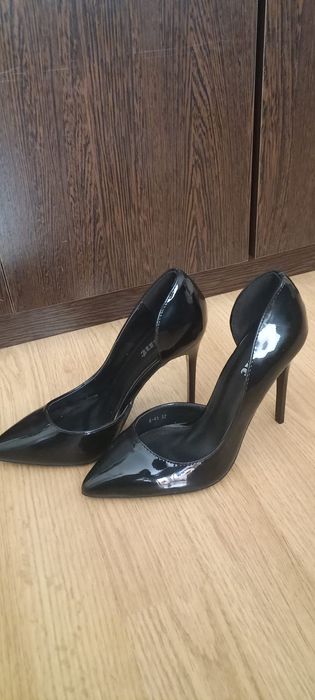 Stiletto 39 ,toc 9cm,noi,în cutie