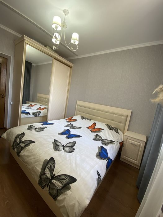 Продам спальный гарнитур с матрасом