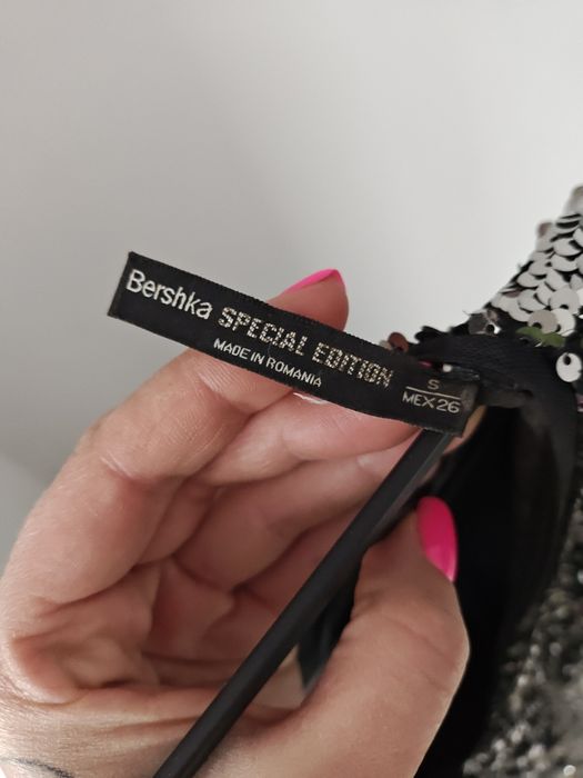 Ефектна рокля с пайети Bershka