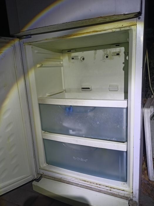 Холодильник большой 180