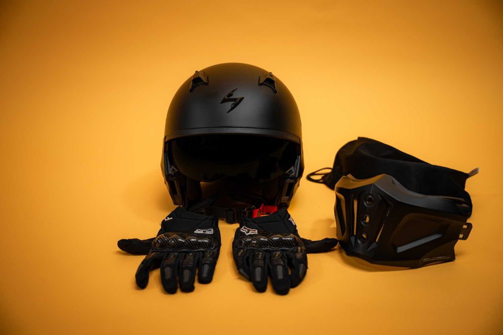 Casca Scorpion Covert X - Matte Black - Marimea L + Manusi Moto FOX