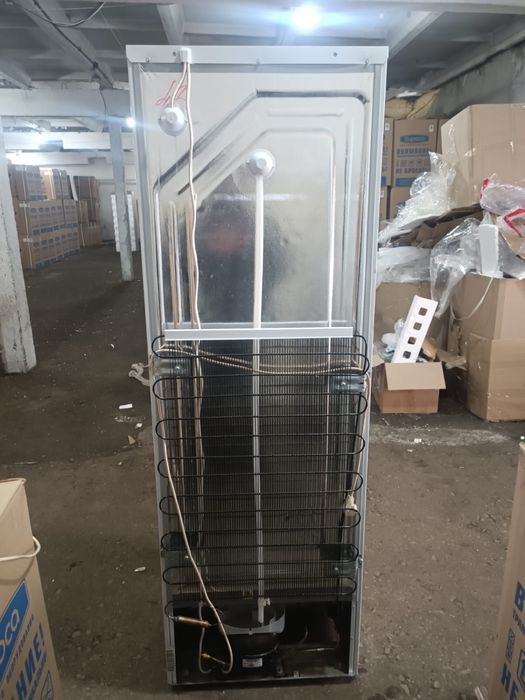 Продаю вертикальную морозилку