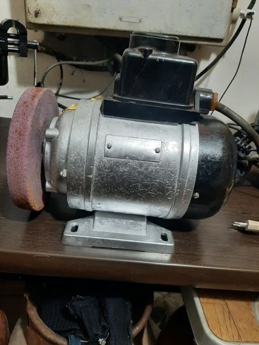 Наждак с кругом 220 в.