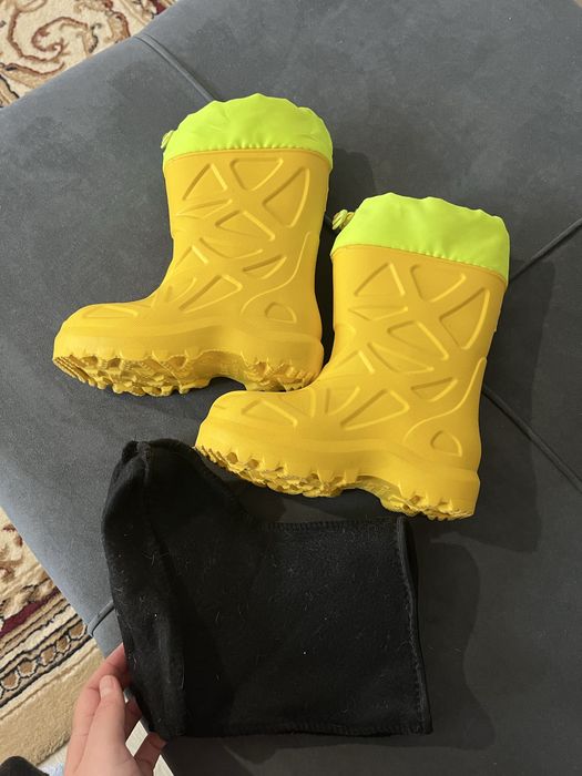 Отдам даром детскую обувь и одежду