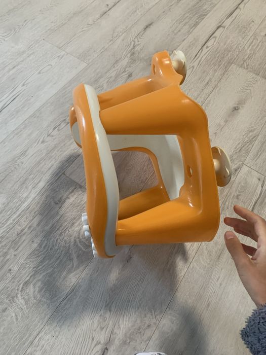 Scaun bebelus pentru baie