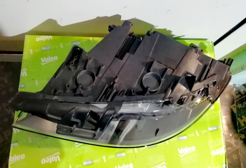 Фар фарове за BMW F10 F11 / БМВ 5 Ф10 Ф11 - H7 H7 + LED.