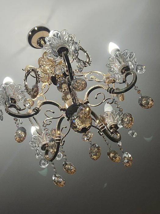 продам люстру 5 лампочки