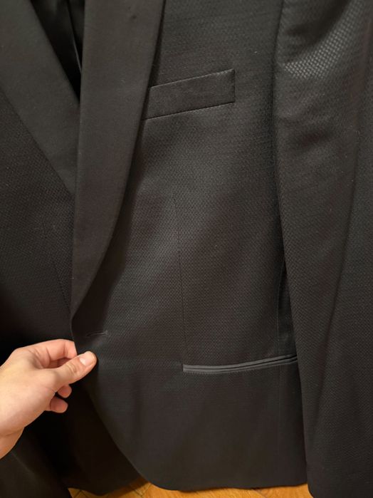 Мъжки черен костюм с риза