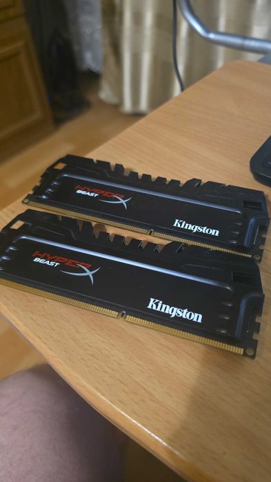 Память DDR3 2×4Gb Kingston Fury б/у в идеальном состоянии