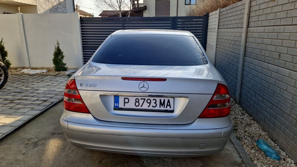 Mercedes Benz E320 3.2L Benzină W211 ca nou pentru cunoscători înmatri