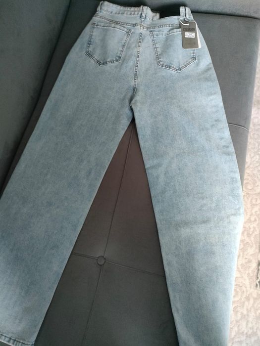 Продам джинсы 28р