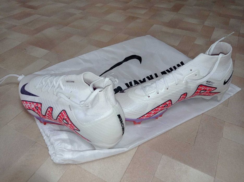 Бутсы футбольные Nike