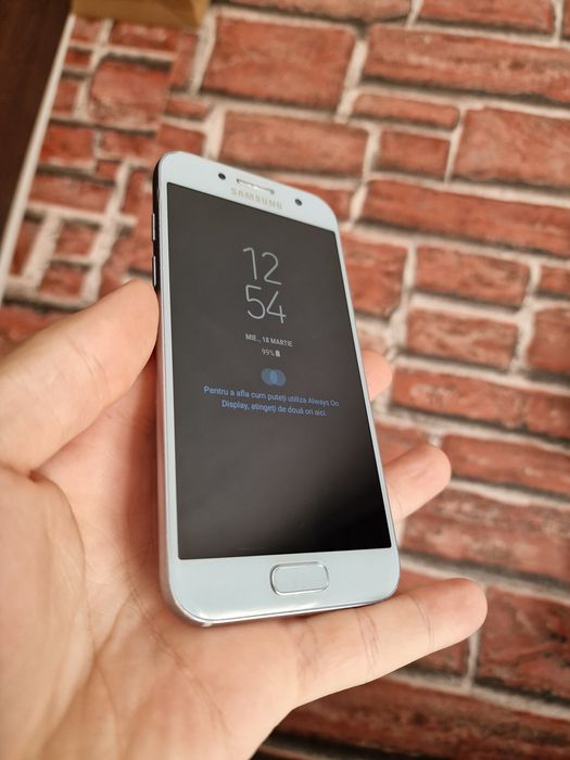 Samsung Galaxy A3 (2017) - Compact - Stare Foarte Bună