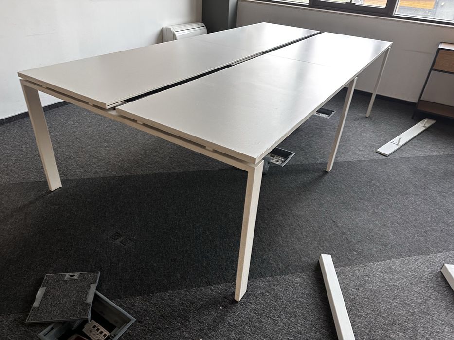 Офис бенч за 4 работни места – 280×140 см, метална основа