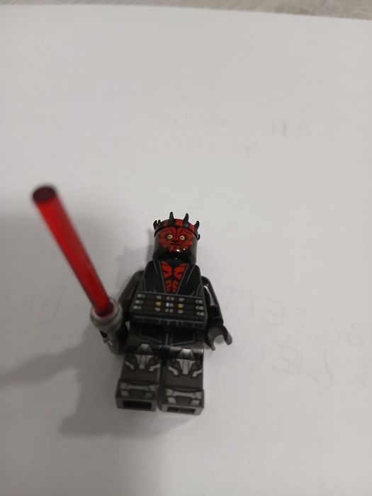 Vând mini figurine Lego Star Wars