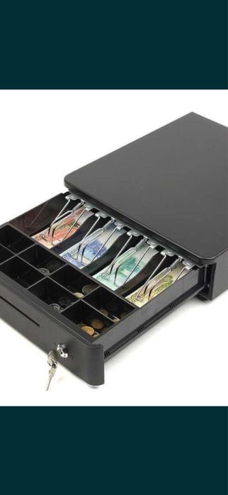 Денежный ящик, сейфы.