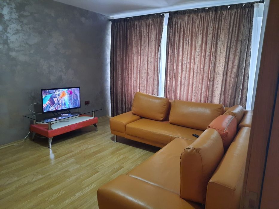 Inchiriez apartament.