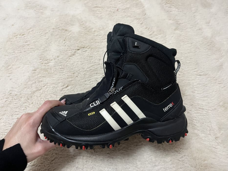 Bocanci Adidas antiderapanti de zapada