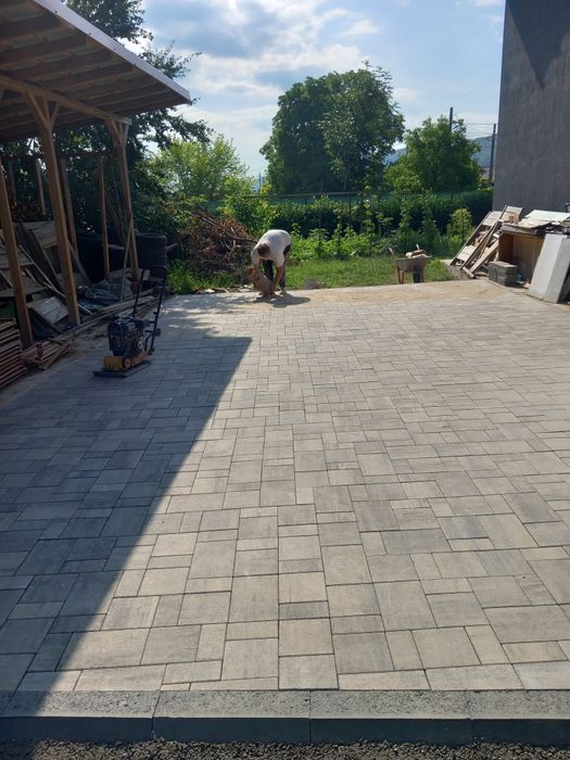 Montez pavaje și borduri