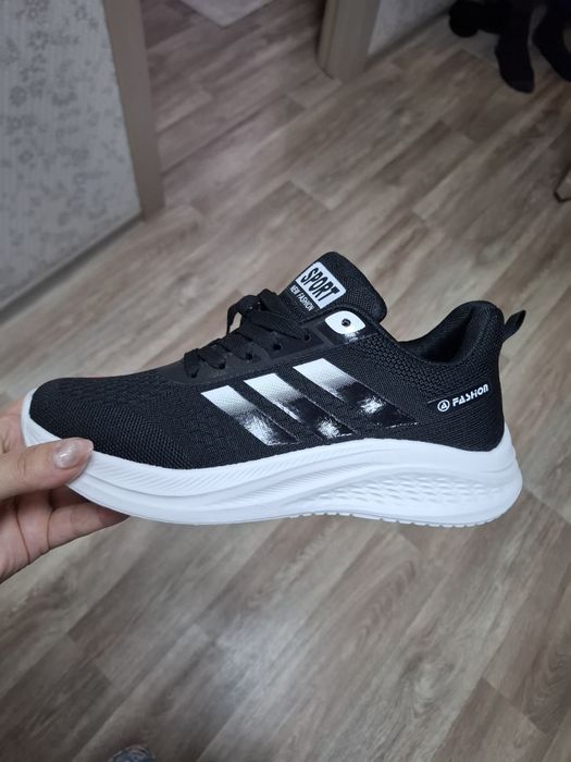 Продам кроссовки мужские