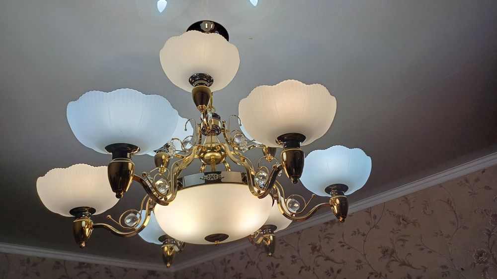 Продам люстру в отличном состоянии