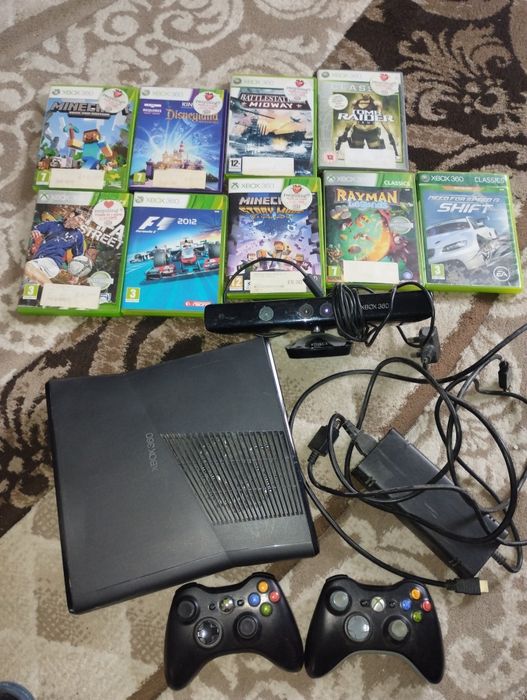 Consola XBOX 360 cu Kintek și 9 jocuri.