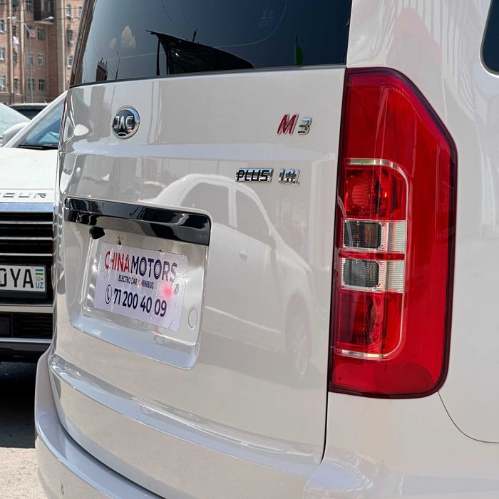 JAC M3 — практичный коммерческий минивэн
