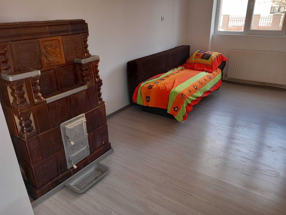 Persoana fizica vand casa in zona Titulescu la pret  bun