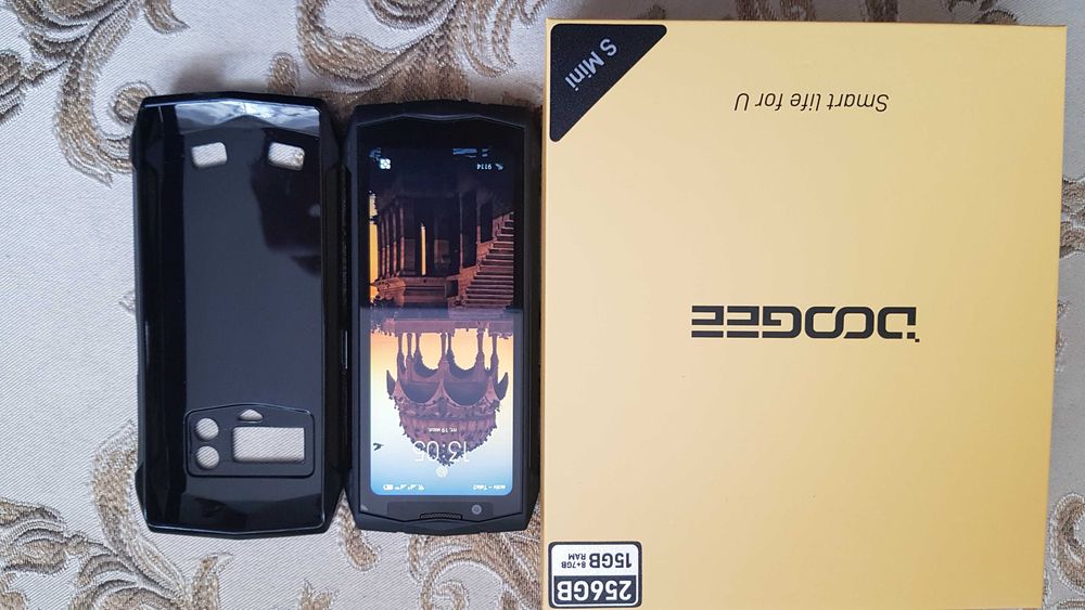 Продам смартфон DOOGEE Smini
