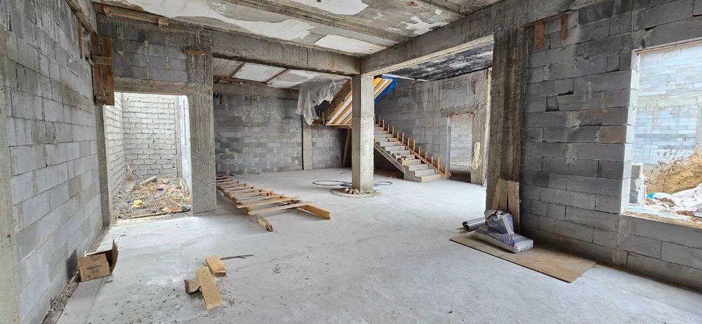 Bo'stonliq tumanida 10 sotix uy joy sotilad.