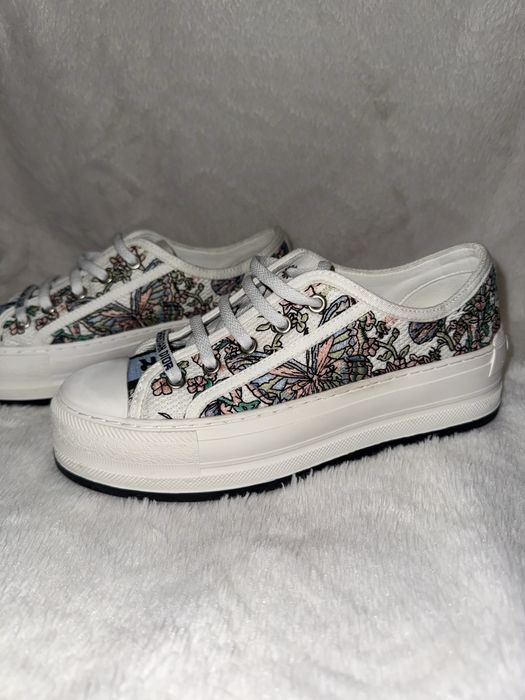 Кецове Dior с пеперуди