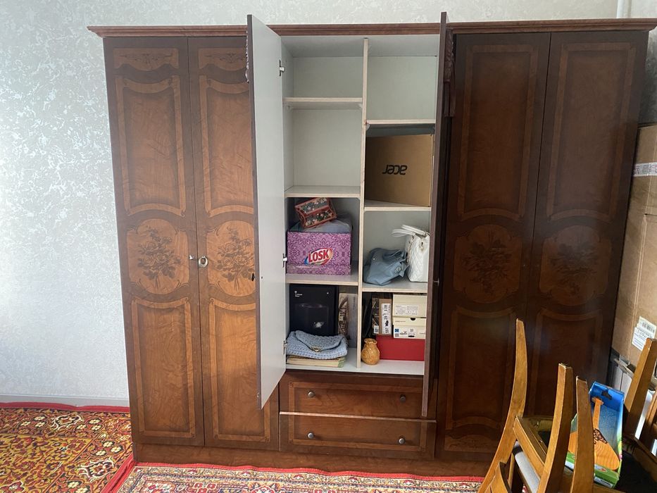 Шифоньер с 6 дверьями