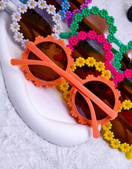 Детски слънчеви очила (2-14 г.) + подарък