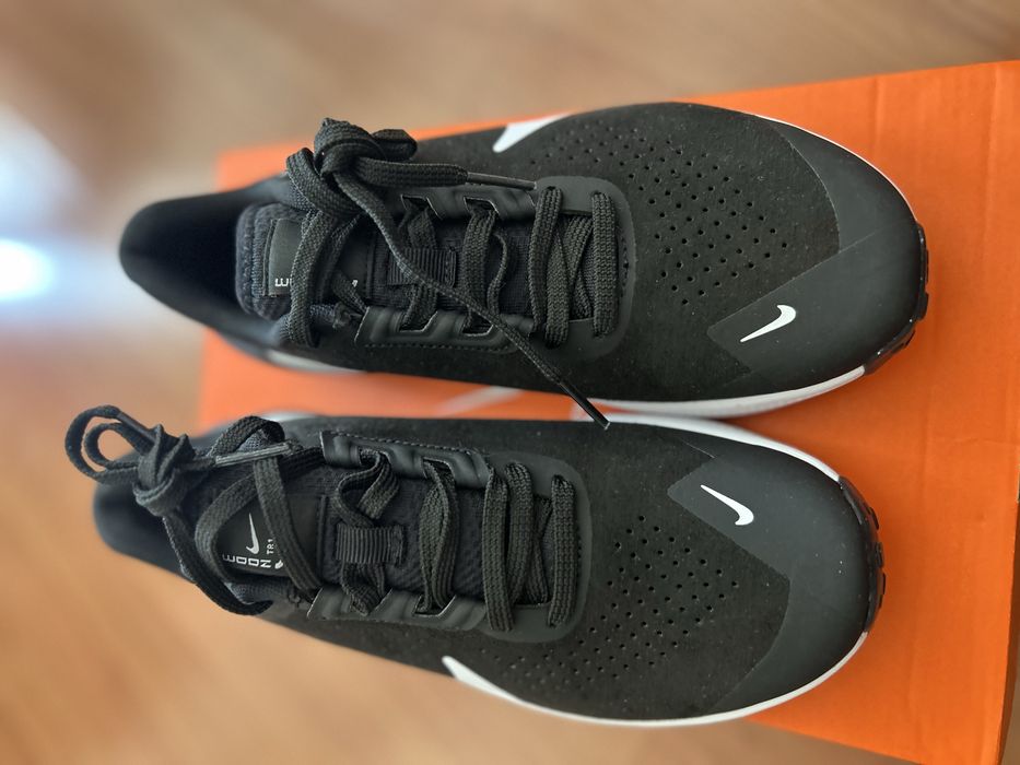 Чисто нови Маратонки Nike