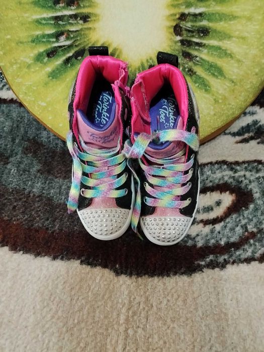 Само за 10 евро на чифт детски маратонки- GEOX- 32 номер и Skechers-28.5 номер